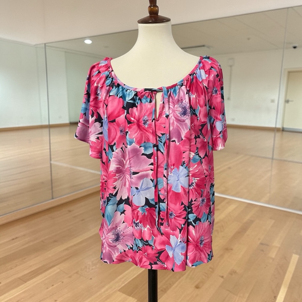 Vibrant Pink‎ and Blue Floral Top with Front Tie Size 2X (42-44)